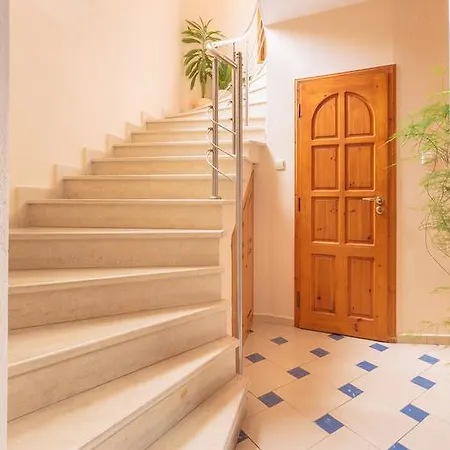 House Kalina بورغاس